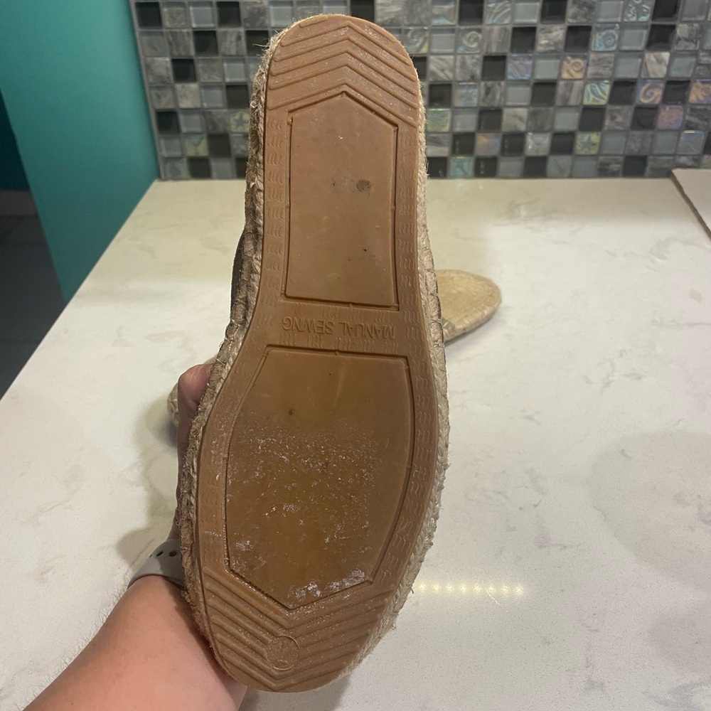 Hand Made Slip on Tan & Cream Mule Espadrille Loafers Size 7 Like New! - Picture 4 of 9